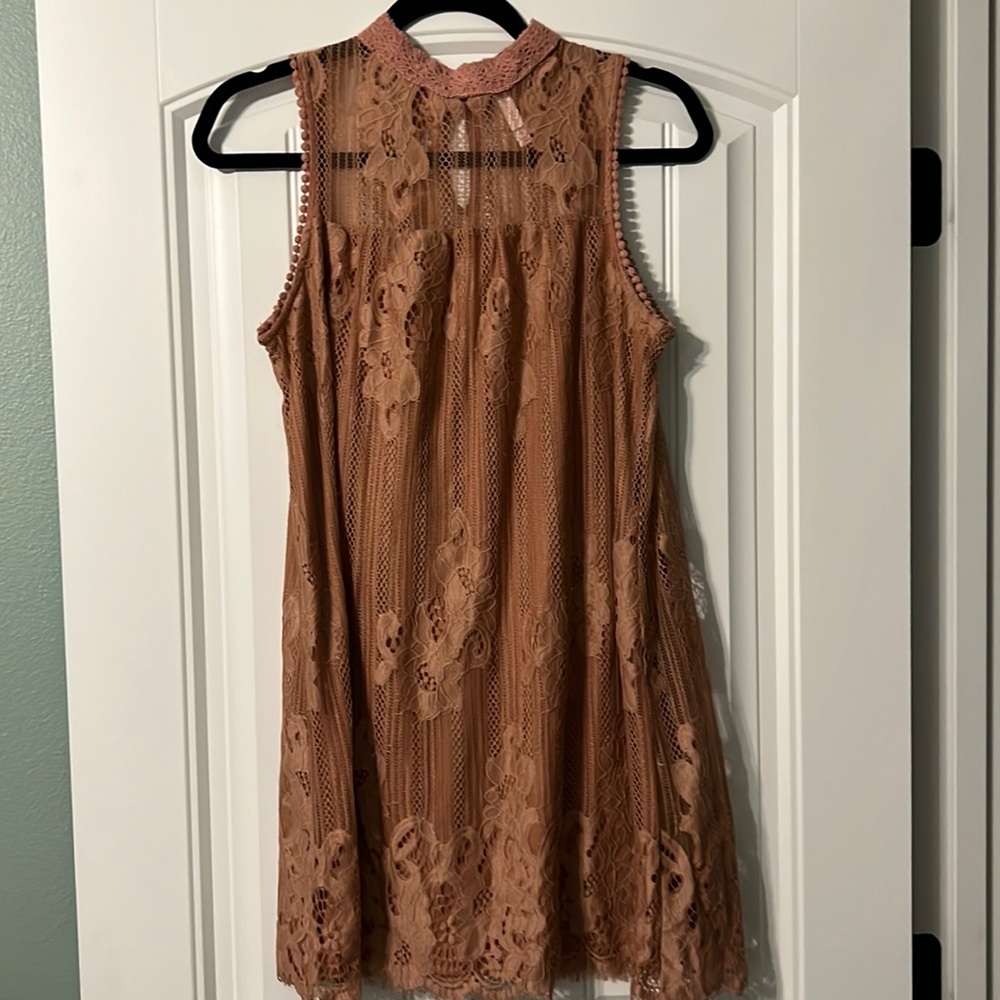 Lace sleeveless dress